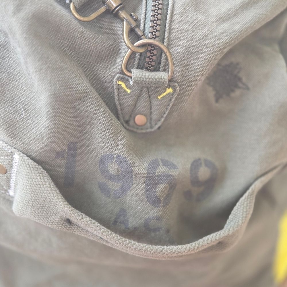 Vintage GAP DUFFEL BAG HUGE Shoulder Strap ODG Army Green Military Grunge - Picture 4 of 16